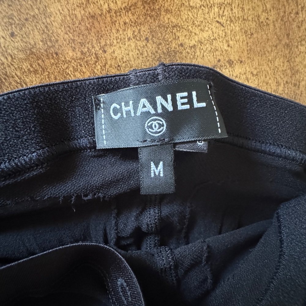 Authentic Chanel classic black CC tights size M BNIB - Picture 4 of 10